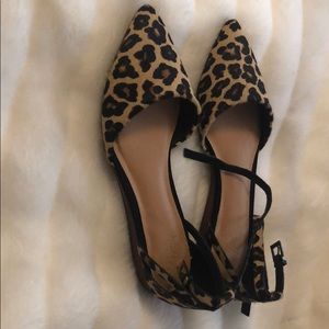 Leopard print pointed toe shoes